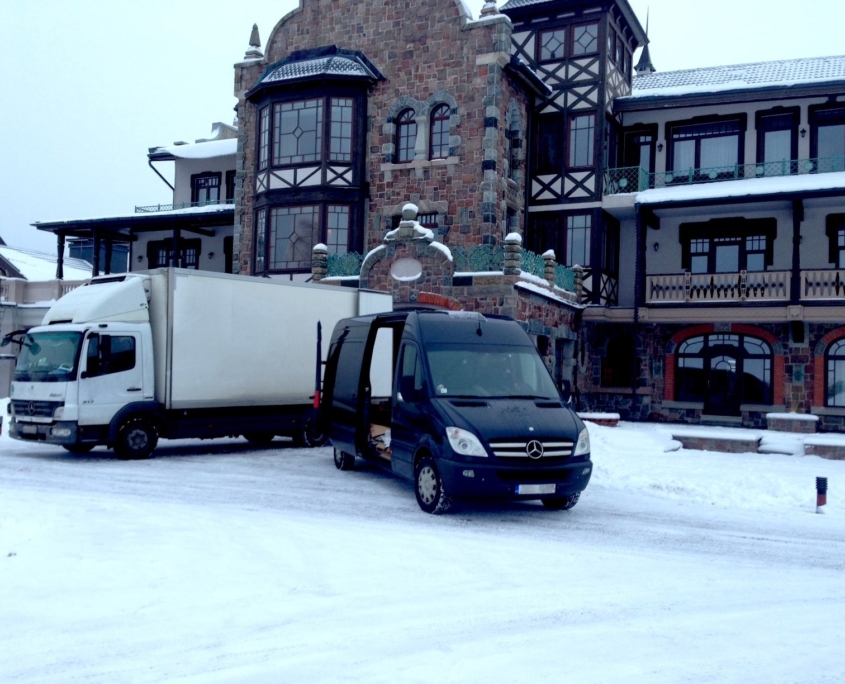 International furniture shipping moving furniture to Europe